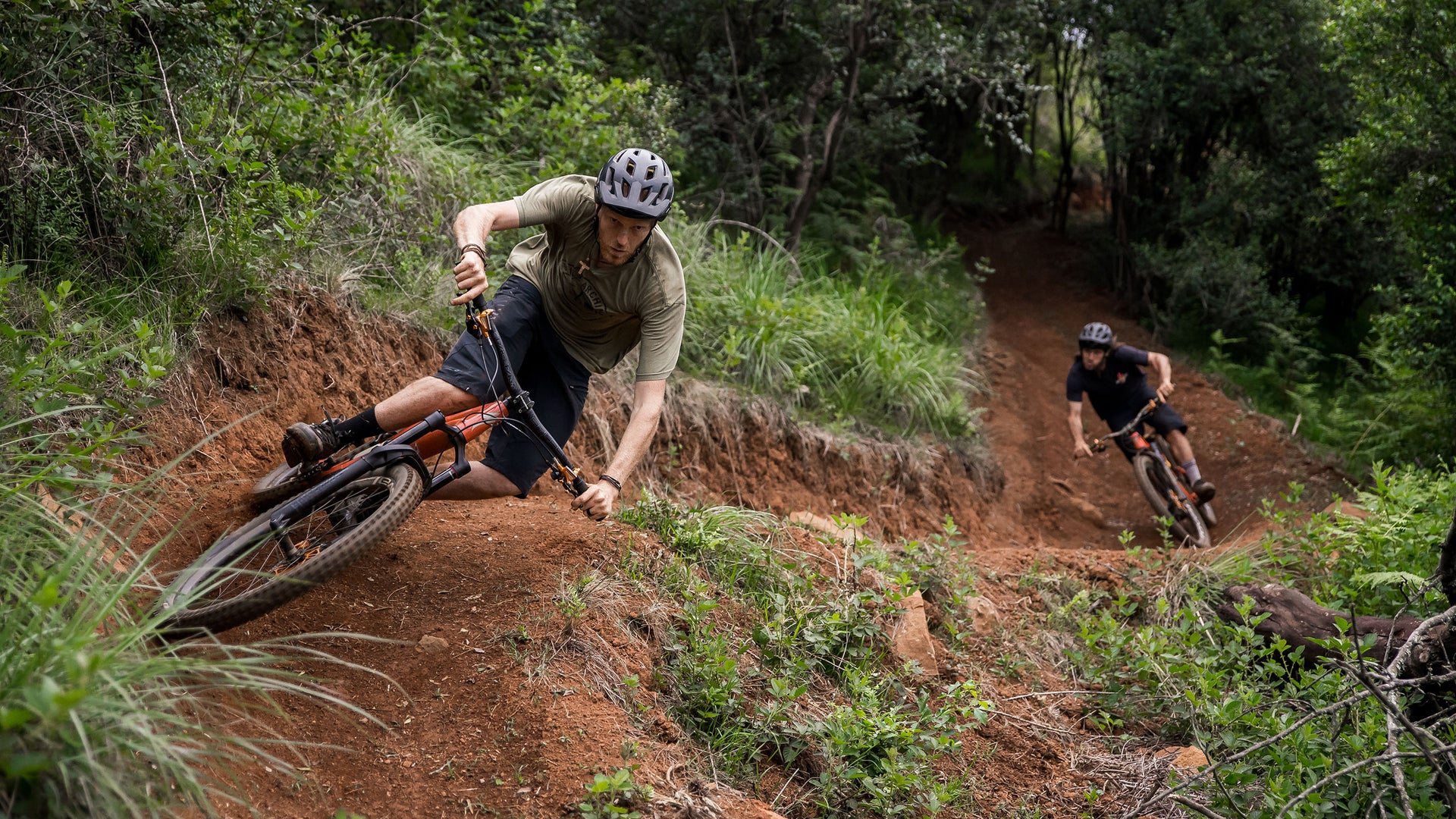 Load video: He builds because riding is also a part of his expression. It becomes this full picture where he doesn&#39;t just build for other people to enjoy—he builds it because he also needs to express himself in that way through his riding.” – Fanie Kok, Hylly’s brother-in-law Matt Hunter went to South Africa to ride some local trails in Karkloof before moving on to the Drakensberg. What he found was a reminder of what a connection to homeland means and how people can express it, through the eyes of local trail builder, Hylton Turvey. The end result shows us all that the fruit of any trail builder’s devotion is a connection to the trail, the ride, and more stoke for riders to enjoy. NOTE: This video is a combination of multiple days riding in both Karkloof, on trails Hylly built, and footage of the crew exploring new trails together in the foothills of the Drakensberg.